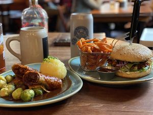 Tempehrouladen und Jackfruit Burger at Bodhi in Ulm