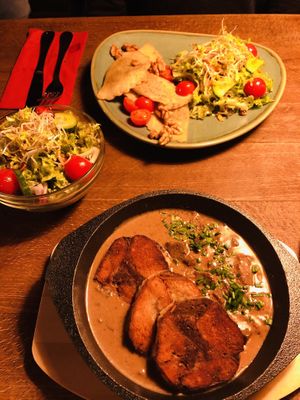 Semmelknödel mit Lupinen-Pilz-Geschnetzeltem 😋 at Bodhi in Ulm
