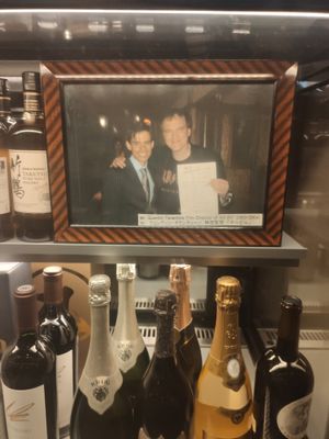 Tarantino with the restaurant owner at Gonpachi - Nishiazabu in Tokyo