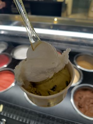 Coconut and pistachio at Monte Pelmo in Amsterdam