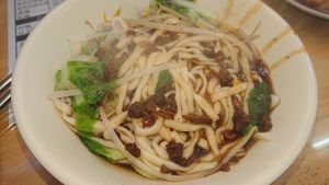 乾麵 dry noodles 35 NTS at Huà Yún Zhuāng 樺雲莊 in Taipei