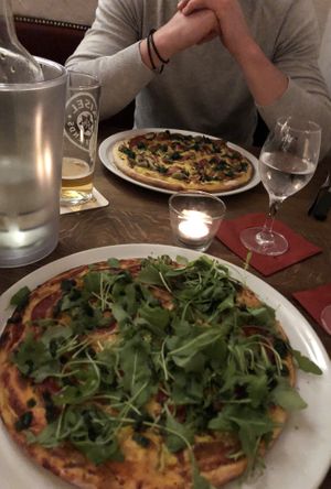 Drinnen kann man gemütlich sitzen at Roots meets Pizzabox in Detmold