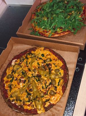 Auf Wunsch wird auch etwas reichlicher belegt :P at Roots meets Pizzabox in Detmold