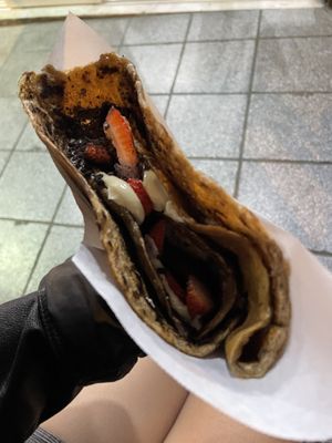 Bueno cream, oreo and strawberry   at Navarino Creperie in Thessaloniki