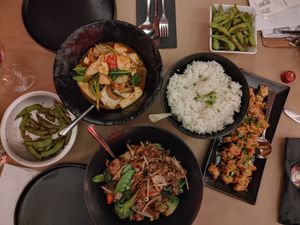 Les plats principaux que nous avons partagés. at Restaurant Wong in Quebec