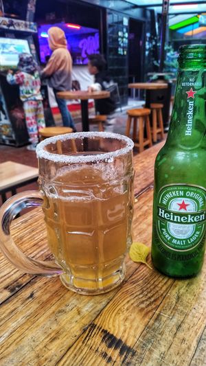 Amigxs y 🍔🌱🍺 at Café León in Bogota