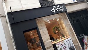 Facade at Dodo Cookie Co in Paris