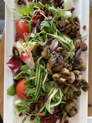 Superfood Salat mit Champignons   at ALEX in Hamburg