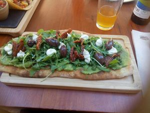Flatbread with rucola and sun-dried tomatoes at Blu Bar in Barcelona