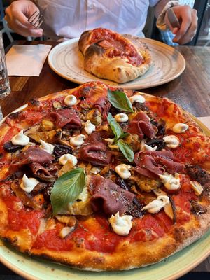 Pizza at Blu Bar in Barcelona