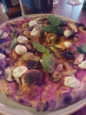 Pizza caprichosa at Blu Bar in Barcelona