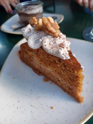 Tarta de zanahoria at Blu Bar in Barcelona