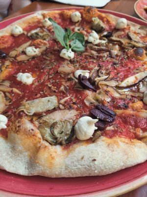 Mediterranean pizza at Blu Bar in Barcelona