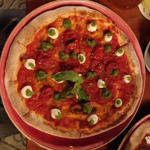 Don't call me margherita
- Tomato sauce, cherry tomatoes, rocket pesto, cashew cheese, basil - 13.70 € at Blu Bar in Barcelona