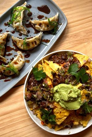 Gyozas, y "Nachos & Guacamole" at Blu Bar in Barcelona