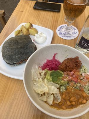 Mexican bowl and pulled pork goes happy sandwich   at Blu Bar in Barcelona