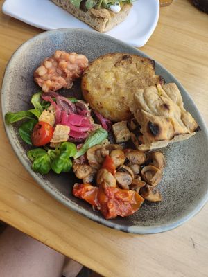 English breakfast bowl at Blu Bar in Barcelona