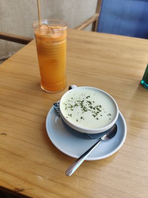 Matcha latte and smoothie at Blu Bar in Barcelona