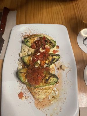 Aguacate sobre cama de humus   at Blu Bar in Barcelona