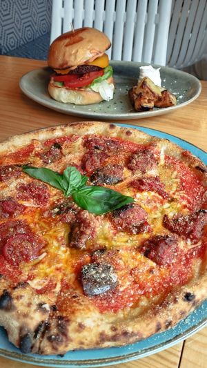 Pizza Neapolitans do it better at Blu Bar in Barcelona