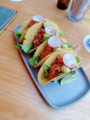 Crunchy tacosc at Blu Bar in Barcelona