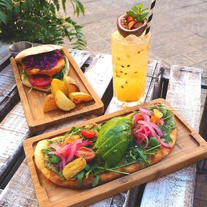 DELICIOUS VEGAN FOOD at Blu Bar in Barcelona