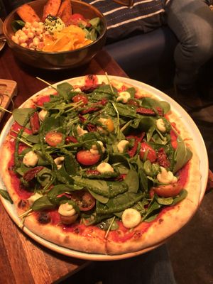 pizza with arugula pesto at Blu Bar in Barcelona
