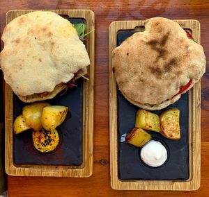 Blu burguer i Heura burguer at Blu Bar in Barcelona