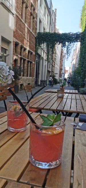 The view and some homemade fruity ice teas at Foodvibes in Antwerpen