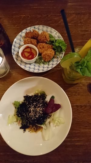 Kiki Island Seetangsalat und Fried „Chicken“ Wings  at Chay Vegan Kitchen in Nuremberg