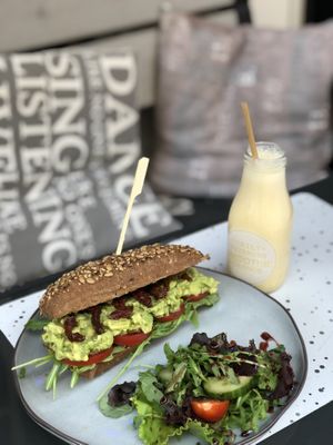 Avocado mash ciabatta at Brunchroom Bliss in Purmerend