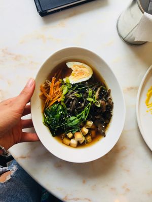 Гречневая лапша удон с шпинатом водорослями и тофу с грибами шиитаки at Holy Avocado Cafe in Kyiv