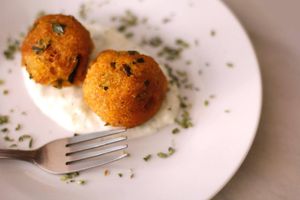 Albóndigas vegetarianas de calabaza con salsa de yogur.  at La Goma in Granada