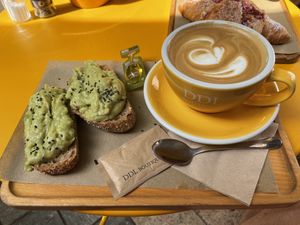 Avocado Toast  at Dulce de Leche - Boutique San Vicente in Valencia