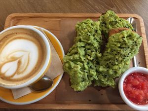 Tostada with avocado and tomato. Oat milk latte at Dulce de Leche - Boutique San Vicente in Valencia