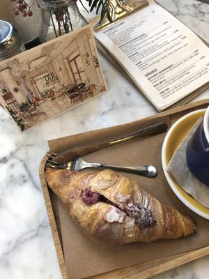 Vegan Croissant at Dulce de Leche - Boutique San Vicente in Valencia