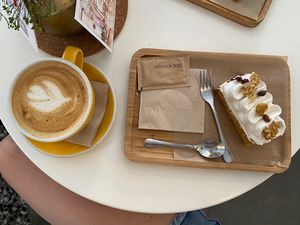 Oat caffe with carrot cake (gf)  at Dulce de Leche - Boutique Ruzafa in Valencia