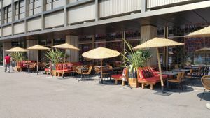 Outdoor seating at Yalda - Gustav Gull in Zurich