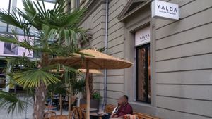 Exterior (under station roof) at Yalda in Winterthur