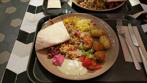 Plate with half the dishes at Yalda in Winterthur