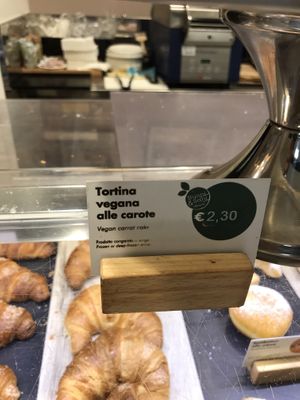 Vegan carrot cake at PSA - Mokà Cafe in Pisa