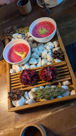 Gruß aus der Küche vorab, rote Beete at Bonvivant Cocktail Bistro in Berlin