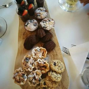 Zoetigheden vegan high tea at Viola's Patisserie in Eindhoven