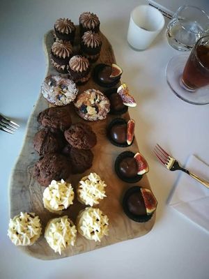 Zoetigheden vegan high tea at Viola's Patisserie in Eindhoven