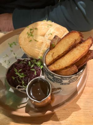 guinness pie, was ok at Beck Hall in Malham