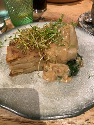 Plant chicken, pancetta, & leek suet pud, quite nice at Beck Hall in Malham