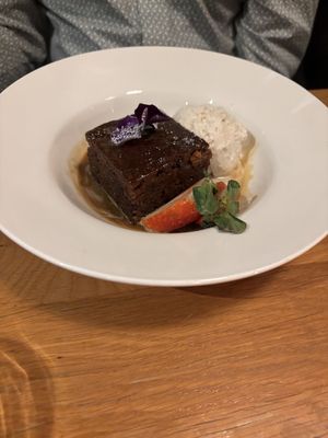 Sticky toffee puddingg  at Beck Hall in Malham