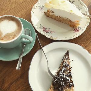 Vegan pear&cream cake and vegan cookie cheesecake at Cafe Isla in Stuttgart