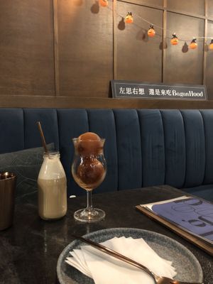 Their thai mylk tea is soo good!   at BaganHood 蔬食餐酒館 in Taipei