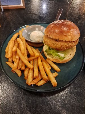 Japanese-style 'pork' cutlet burger + fries at BaganHood 蔬食餐酒館 in Taipei